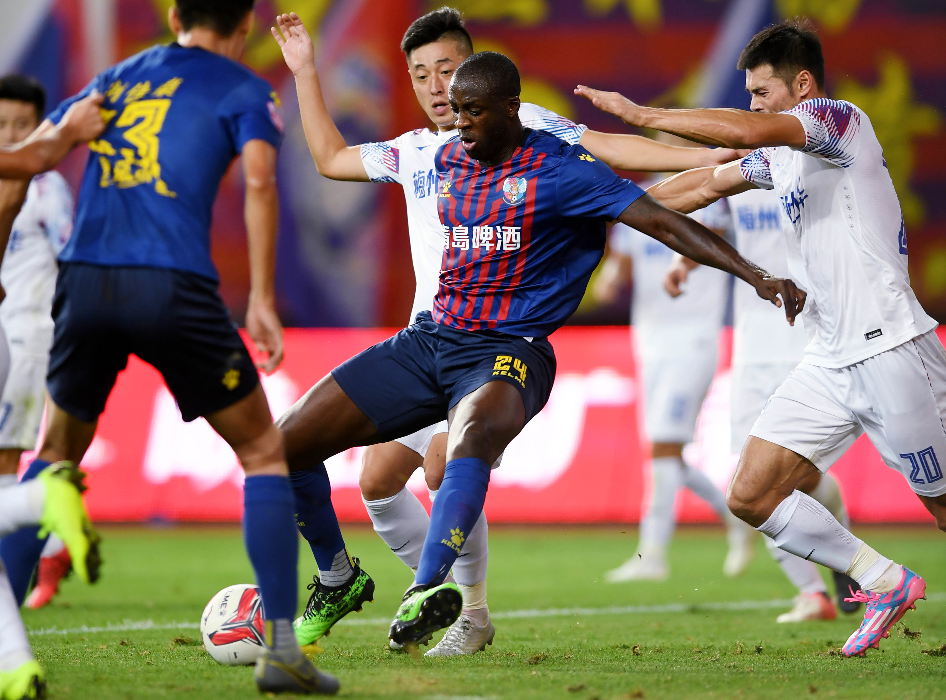 青岛黄海主场大捷,士气爆发取得胜利 青岛黄海主场大捷,士气爆发取得胜利