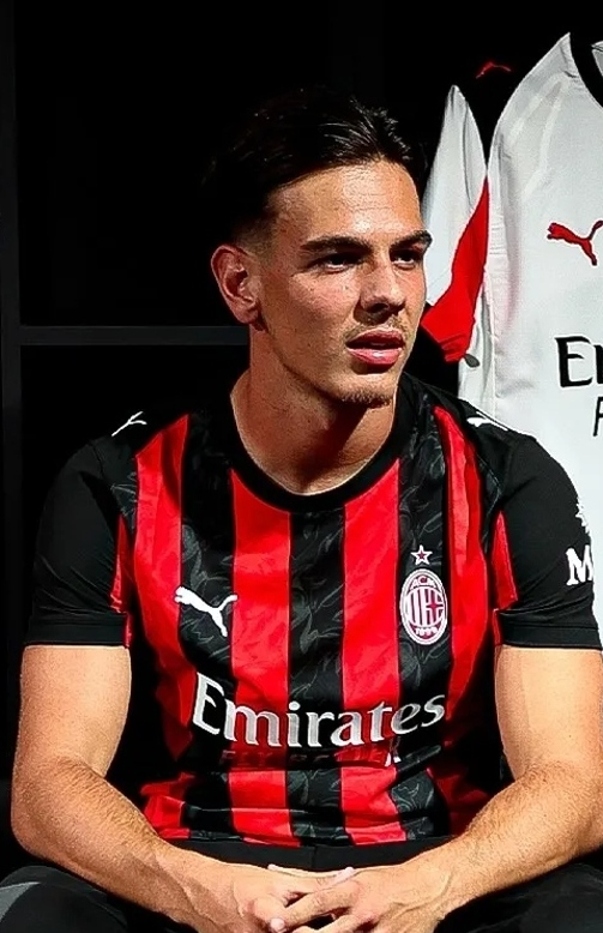 AC米兰前锋受伤,未来几场将缺席 AC米兰前锋受伤,未来几场将缺席