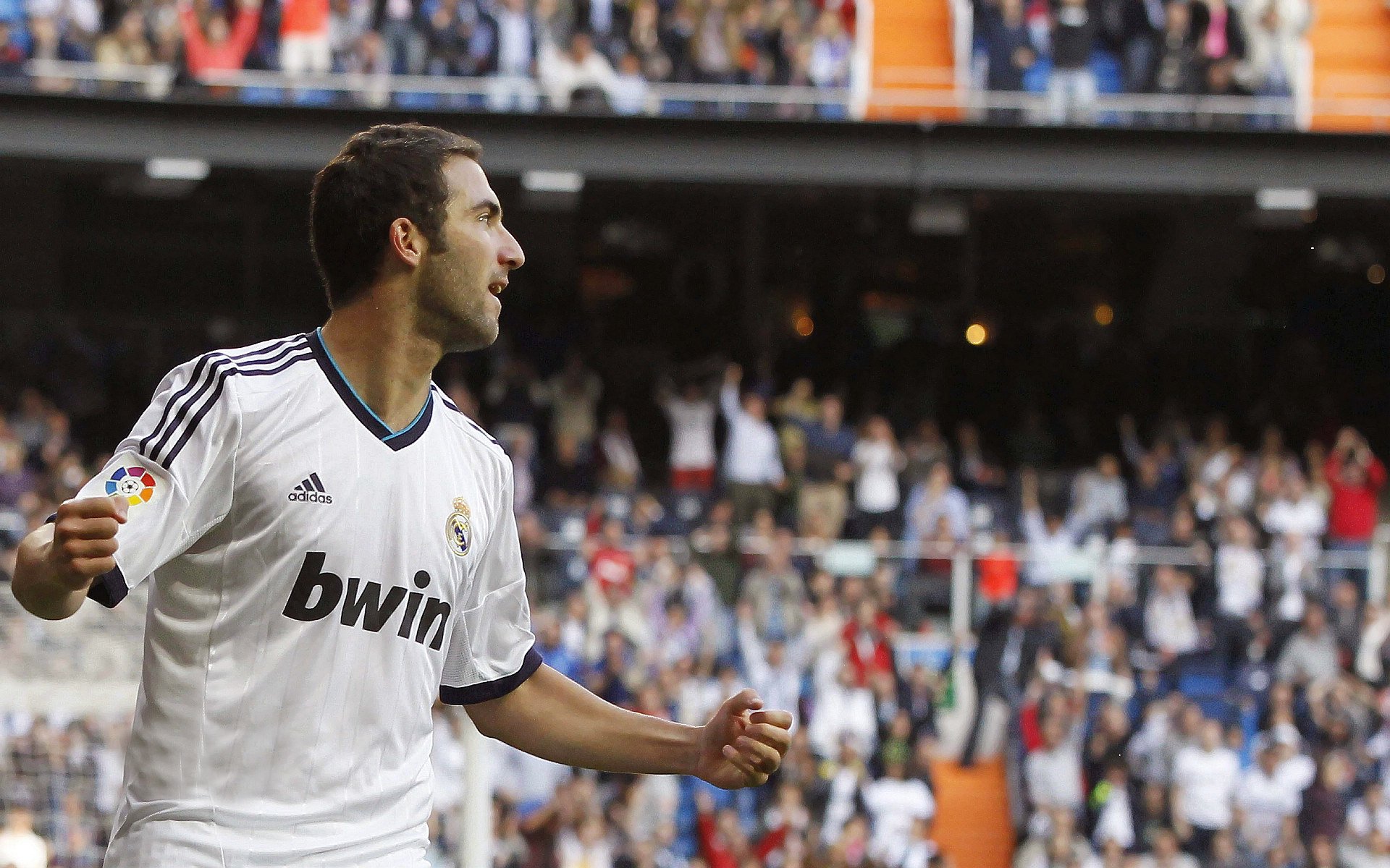 欧冠决赛之夜，爱德华兹的高光时刻，如何铸就传奇